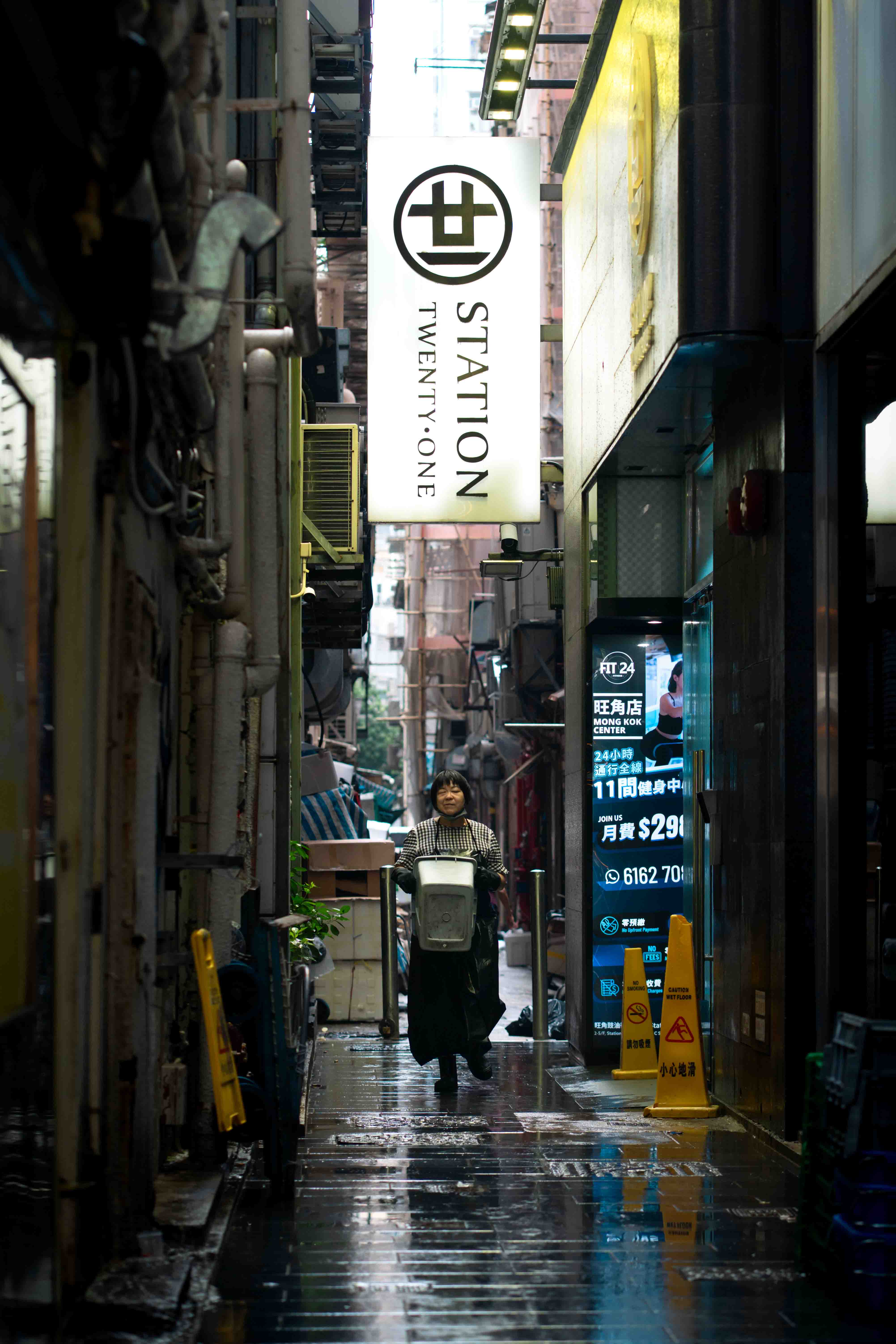 Auntie in the back alley