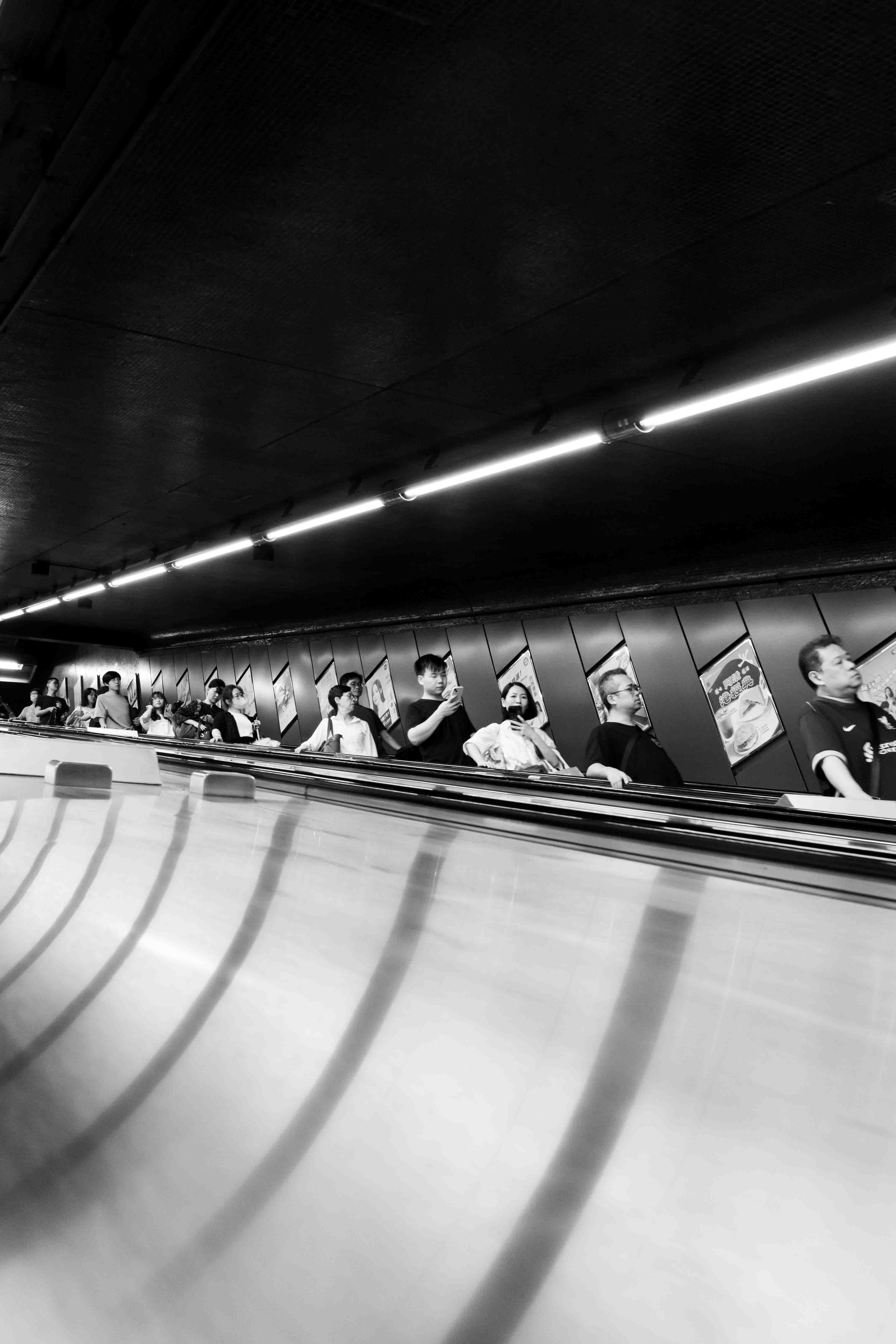 Escalator strobe lights